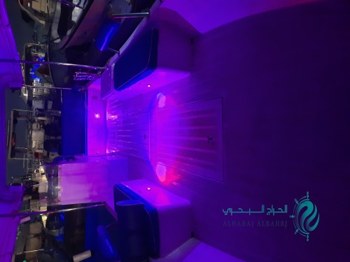 قارب للإيجار